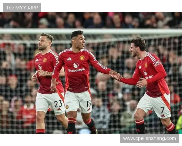 回顾2001年曼联与热刺的经典对决：激情四溢的英超赛场瞬间